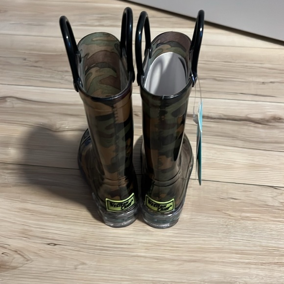 BNWT Western Chief Light Up Rain Boots Toddler Size 7 - Picture 2 of 4